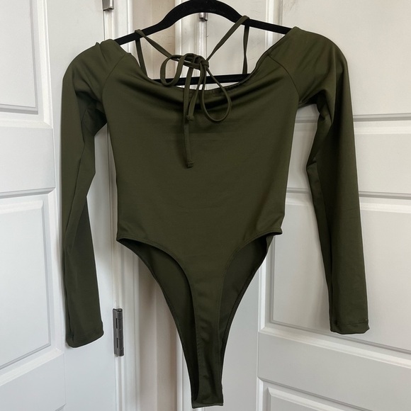 Edikted Taurus Plunge Neck Bodysuit NWT Size XS - Picture 4 of 4